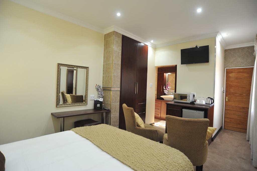 Sunset Manor Guest House Potchefstroom Exterior foto