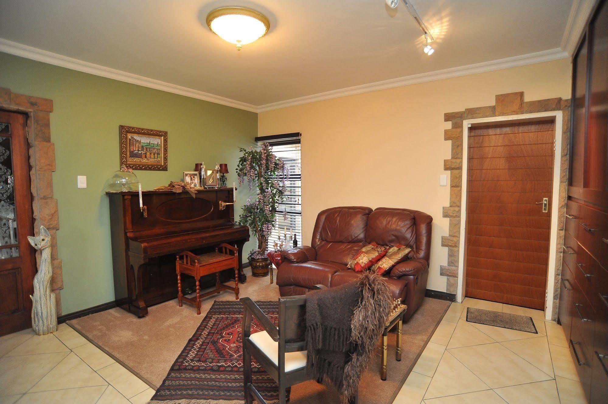 Sunset Manor Guest House Potchefstroom Exterior foto