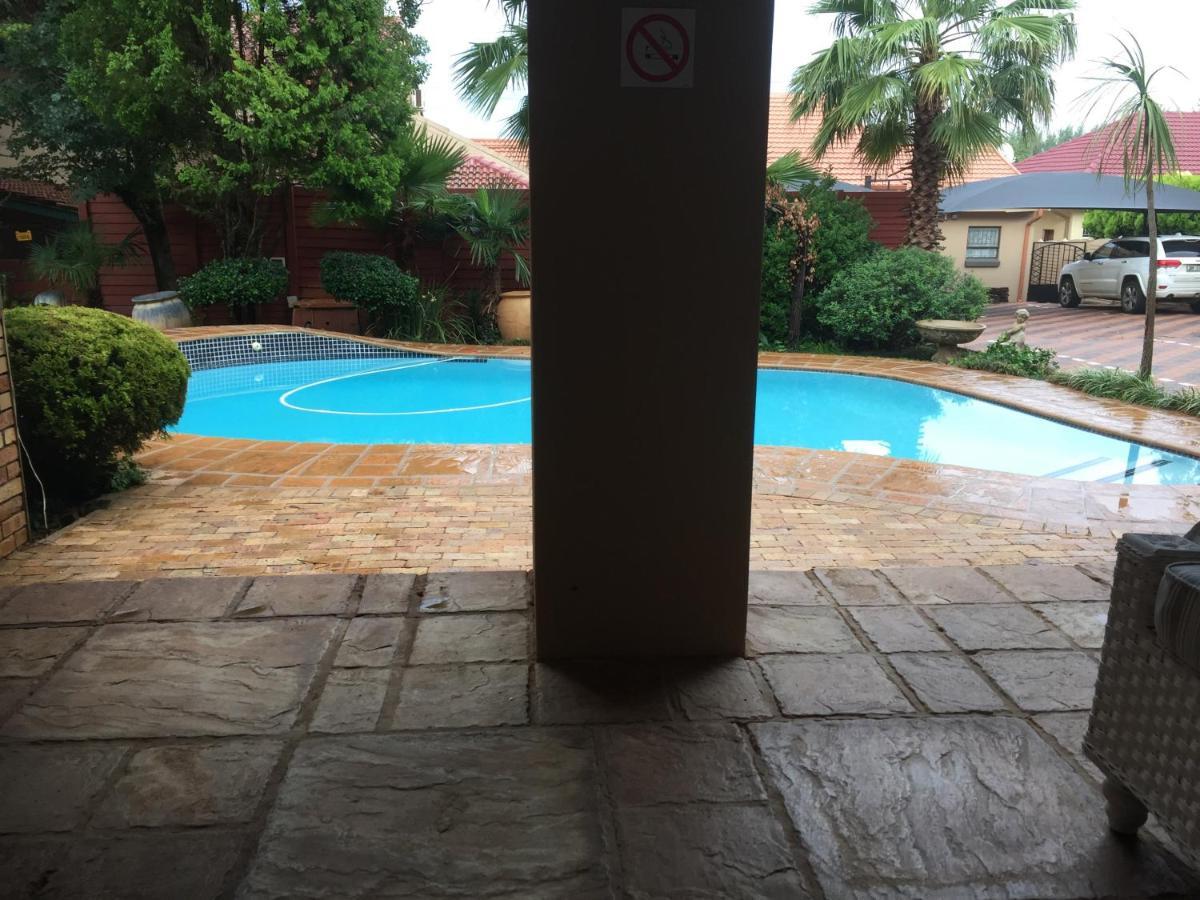 Sunset Manor Guest House Potchefstroom Exterior foto